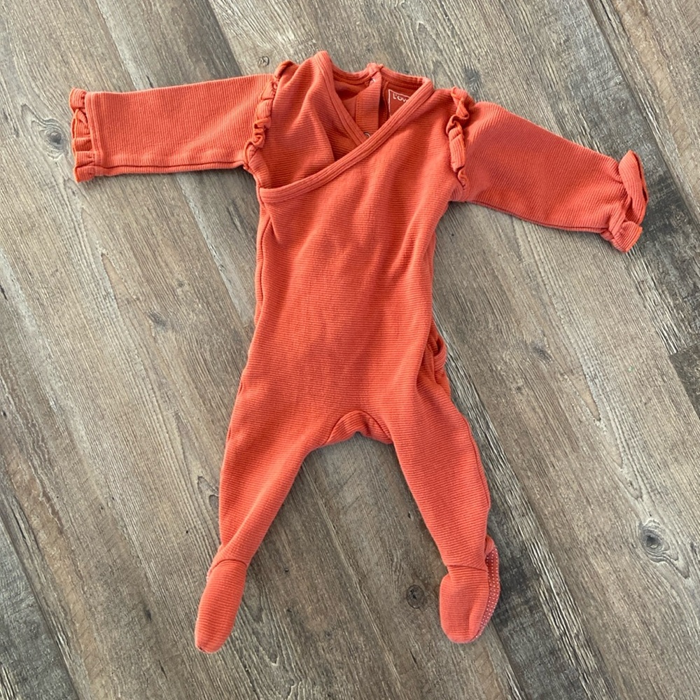 L’ovedbaby organic cotton burnt orange romper with ruffle sleeves 3-6m